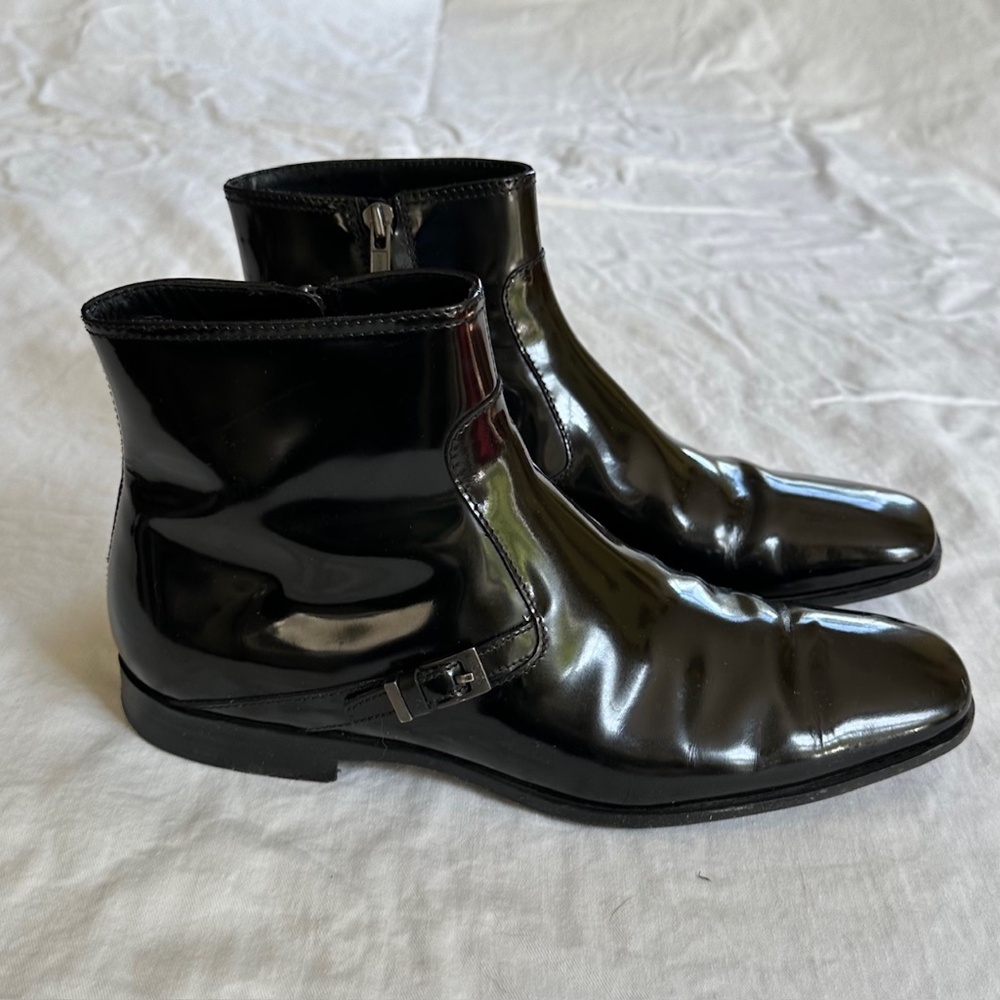 Tod's Men's black patent leather boots, size 7.5